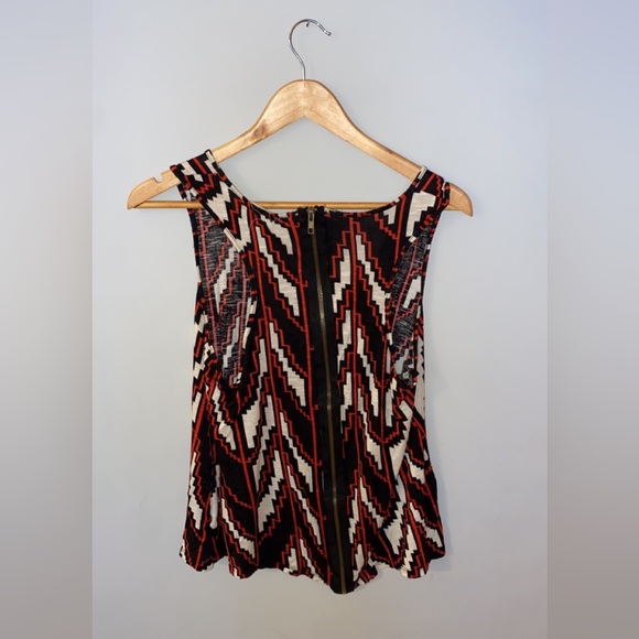 💙 Silence + Noise sleeveless Shirt - Picture 2 of 4